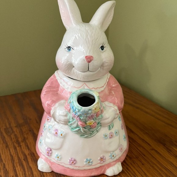 Adorable Rabbit Tea Pot - Picture 1 of 3
